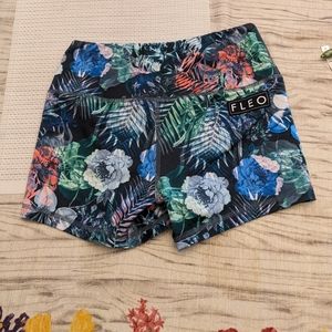 Fleo flower shorts